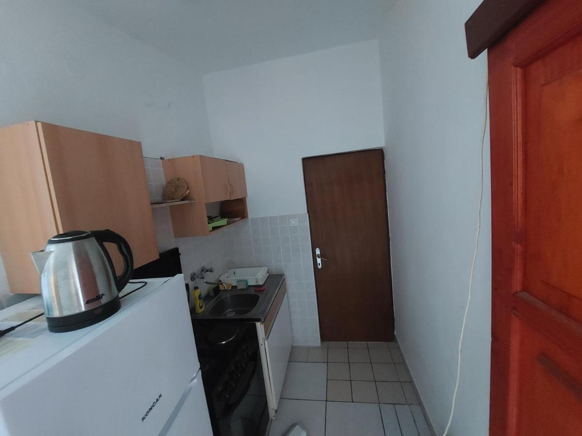 Studio Apartment Iva - 50 M From The Sea-Balcony باغ المظهر الخارجي الصورة