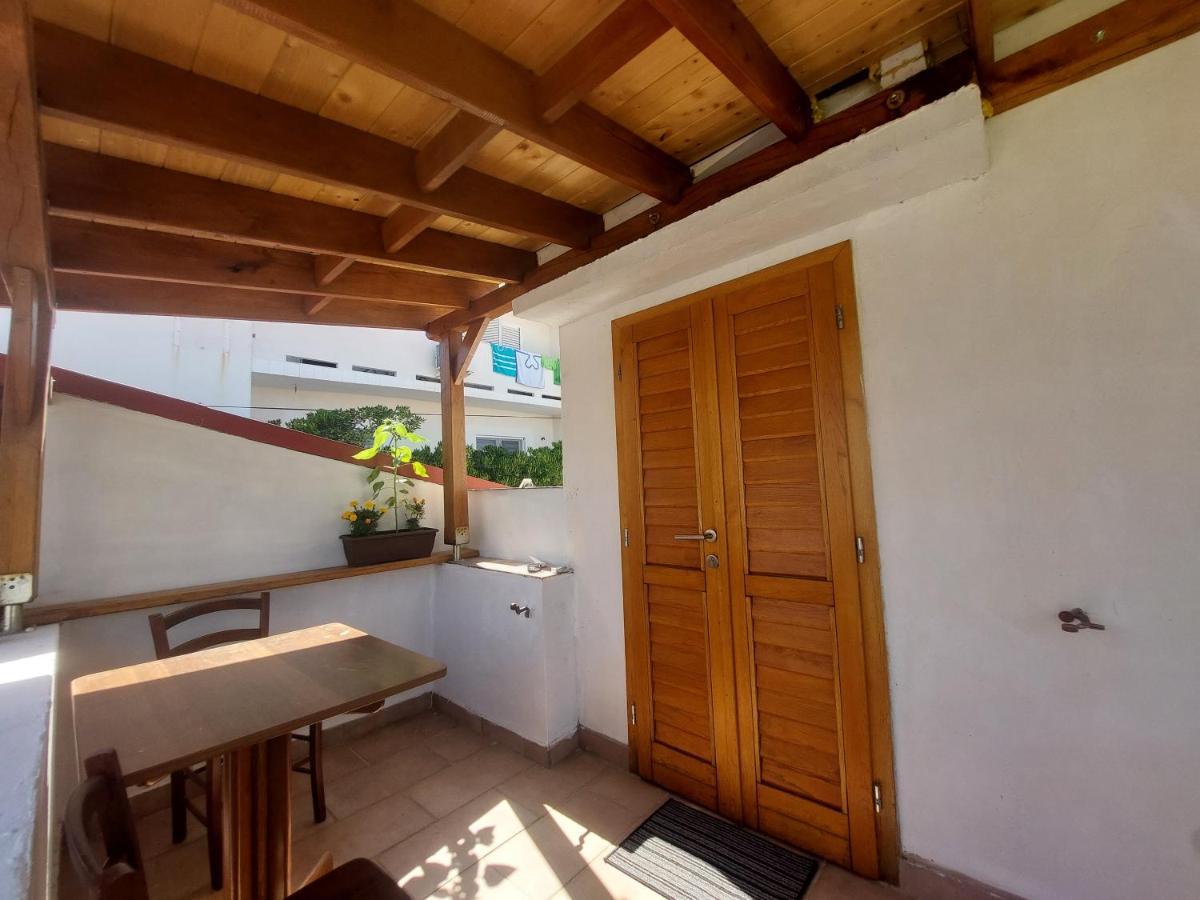 Studio Apartment Iva - 50 M From The Sea-Balcony باغ المظهر الخارجي الصورة